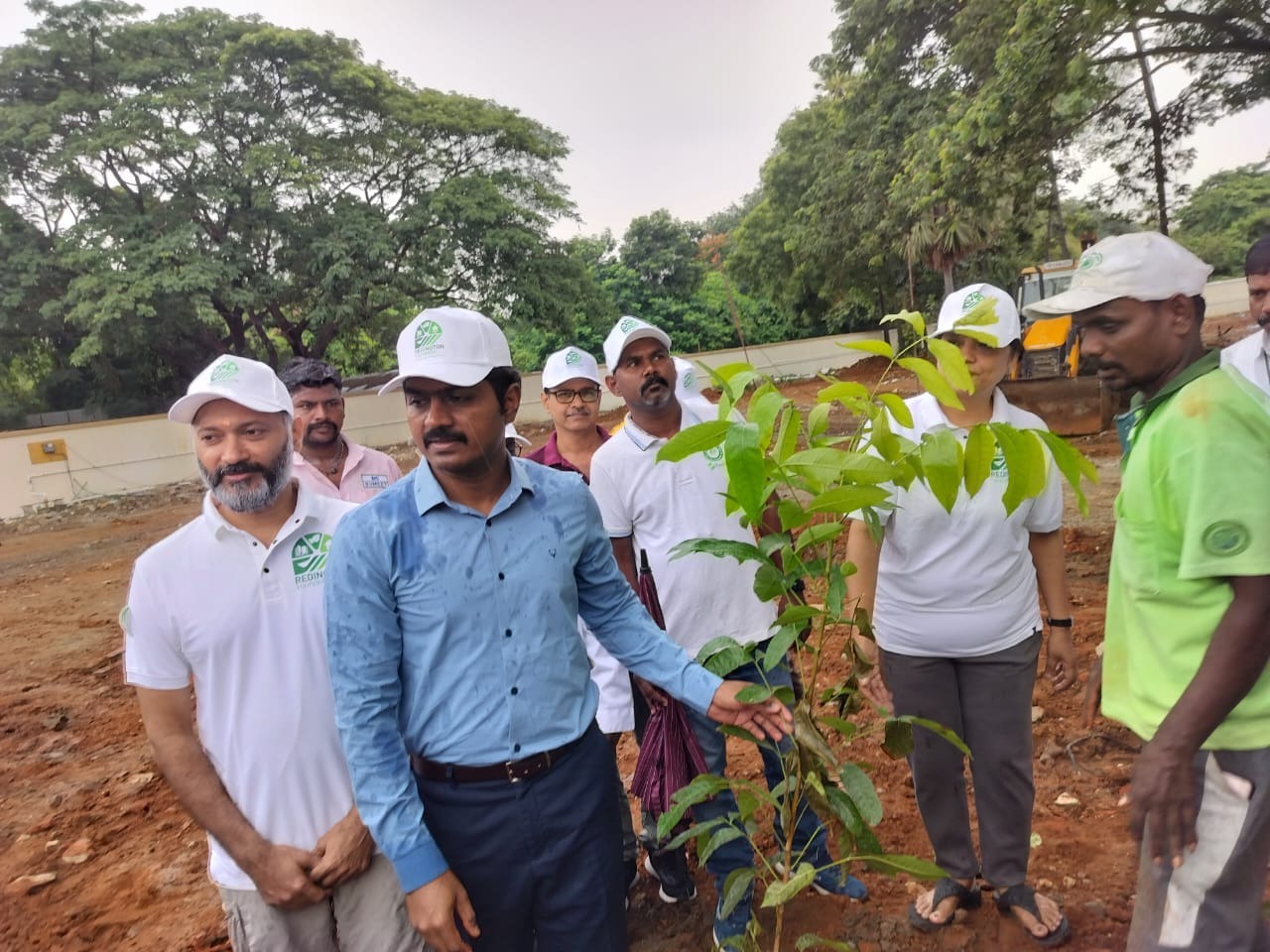 செங்கல்பட்டு மாவட்ட மருத்துவமனையில், எக்ஸ்னோரா சார்பில் மகிழம், புங்கம், வேப்பம், அரசம் என 150 மரக்கன்றுகள் நடும் விழா