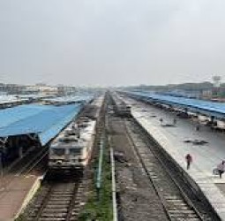 எழும்பூர் ரெயில் நிலையத்தில் பராமரிப்புப் பணி பாண்டியன், சோழன், மலைக்கோட்டை ரெயில்கள்