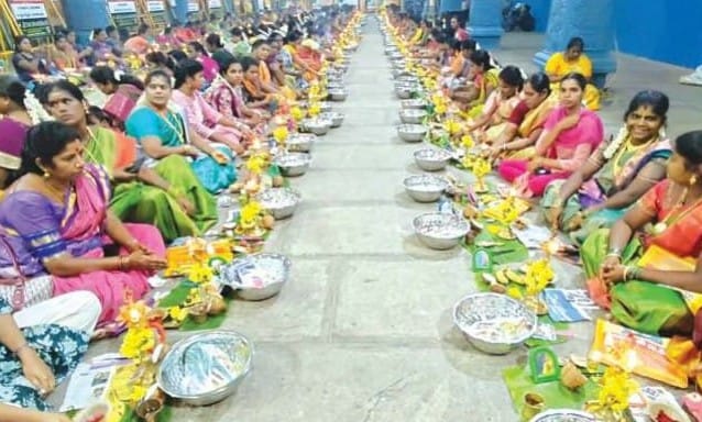திருவேற்காடு கருமாரி அம்மன் கோவிலில் நவராத்திரி திருவிளக்கு பூஜை