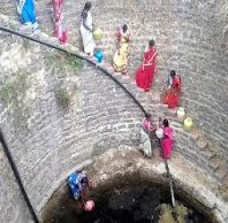 கிணற்றை மீட்டுத் தர  கிராம மக்கள் கோரிக்கை