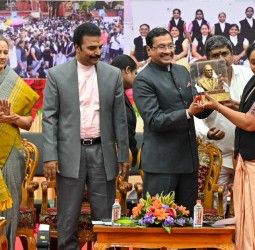 சென்னை உயர் நீதிமன்றத்தில் நேற்று நடைபெற்ற பெண் வழக்கறிஞர்கள் சங்க 62-வது ஆண்டு விழா