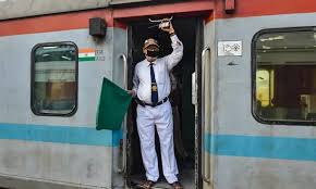 ஸ்டேட் பேங்கில் சம்பள கணக்கு வைத்துள்ள ரெயில்வே ஊழியர்களுக்கு ரூ. 1 கோடிக்கு விபத்து காப்பீடு