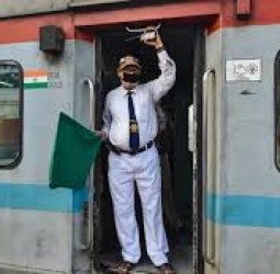 ஸ்டேட் பேங்கில் சம்பள கணக்கு வைத்துள்ள ரெயில்வே ஊழியர்களுக்கு ரூ. 1 கோடிக்கு விபத்து காப்பீடு