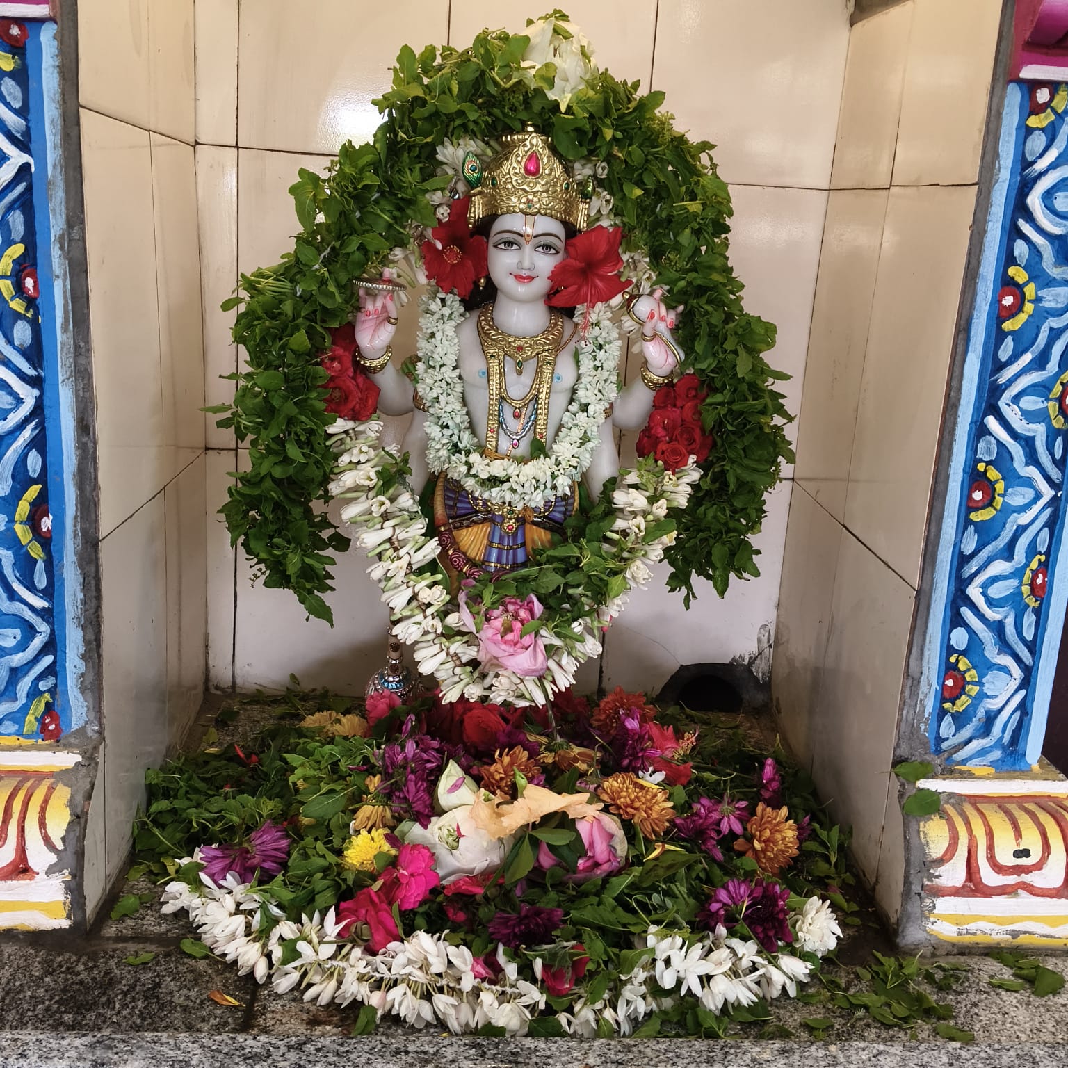 ஸ்ரீ ஸ்வர்ண சத்யநாராயண சுவாமிக்கு ஆவணி மாதம் பௌர்ணமியை முன்னிட்டு அபிஷேகங்கள்