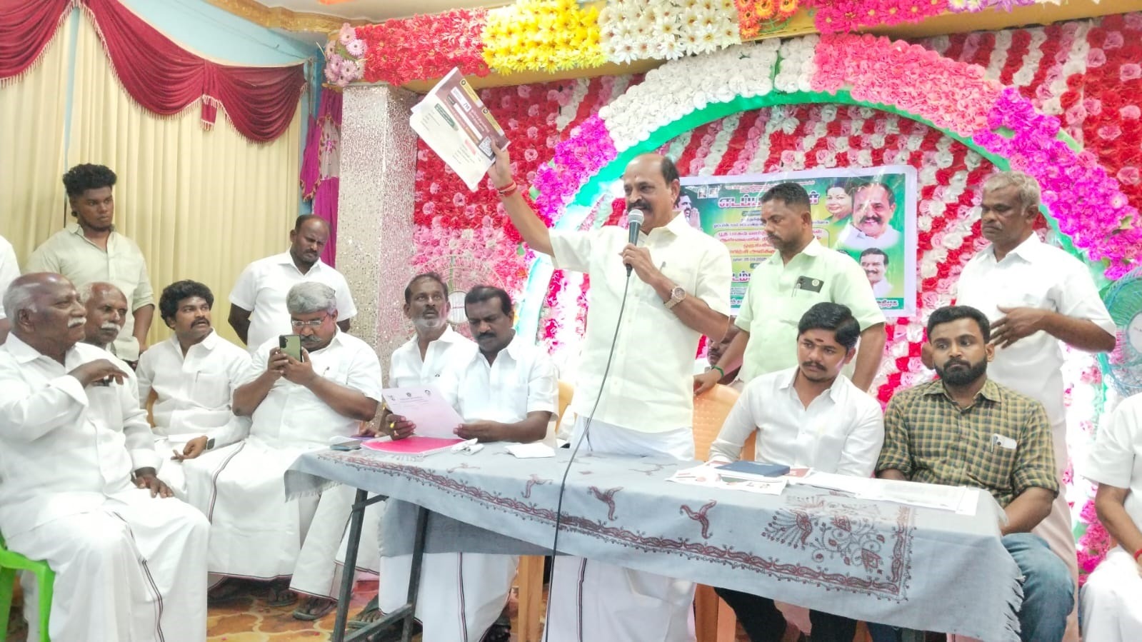 அதிமுக பூத் கமிட்டி நிர்வாகிகளுக்கு ஆலோசனை கூட்டத்தில் கடம்பூர் ராஜூ