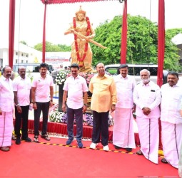 கிண்டி, காந்தி மண்டப வளாகத்தில் ரூ. 50 லட்சம் செலவில் புதிதாக நிறுவப்பட்டுள்ள சுதந்திரப் போராட்ட வீராங்கனை வீரமங்கை இராணி வேலுநாச்சியார் திருவுருவச் சிலை