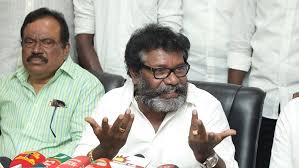 எடப்பாடி பழனிசாமி சுயநல அரசியல் செய்கிறார் கருணாஸ் கடும் விமர்சனம்