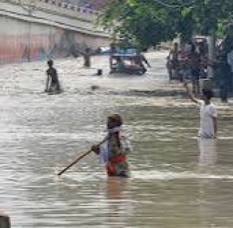 டெல்லியில் கனமழை: யமுனை நதியில் வெள்ள அபாய எச்சரிக்கை