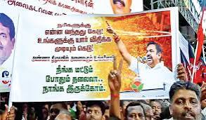 இபிஎஸ் பிரச்சாரத்தில் செங்கோட்டையனுக்கு எதிராக அதிமுகவினர் பேனருடன் முழக்கம்