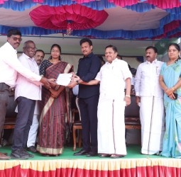 சேலத்தில் நேற்று நடந்த வங்கிக்கடன் இணைப்பு வழங்கும் விழா