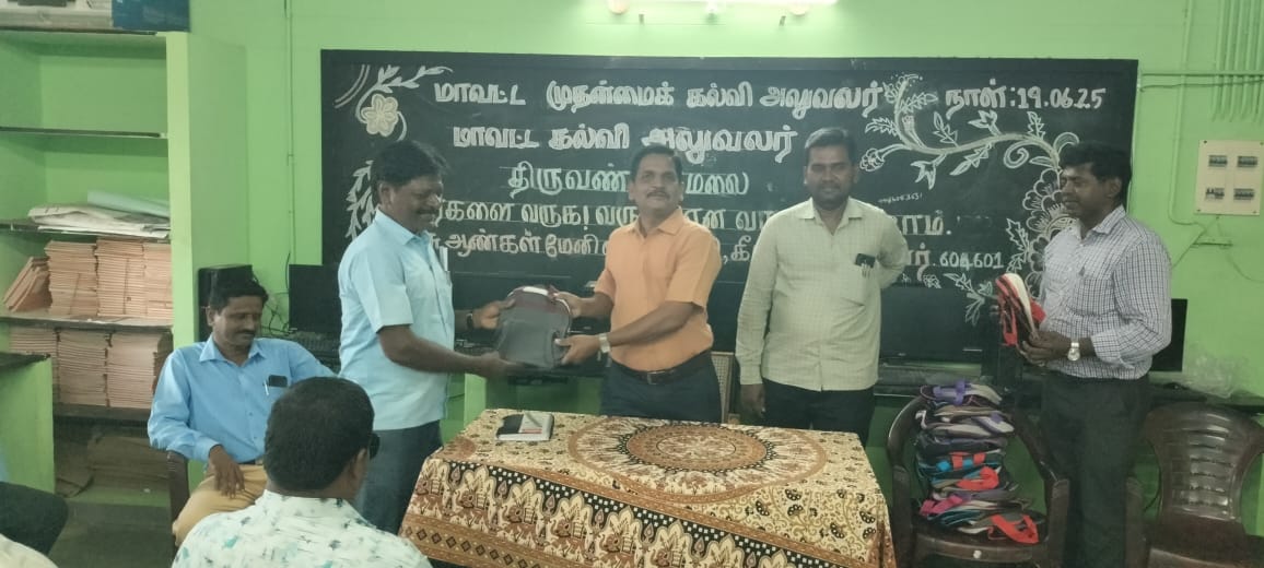 அரசு ஆண்கள் மேல்நிலைப் பள்ளியில் ஆசிரியர் தின விழா ..........