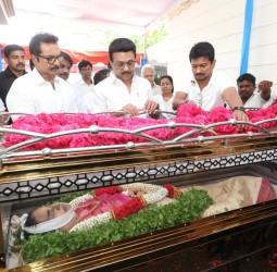 எம்.ஆர்.ராதா துணைவியார் கீதா ராதா காலமானார்.