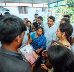 கூட்ட நெரிசலில் 41 பேர் உயிரிழந்த சம்பவம் தொடர்பாக, தேஜ கூட்டணி எம்.பிக்கள்குழு ஹேமமாலினி எம்பி தலைமையில் நேற்று ஆய்வு