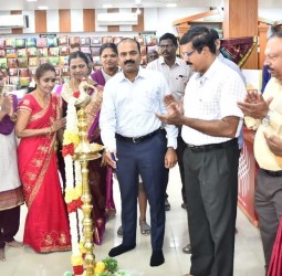 கோ- ஆப்டெக்ஸ் காந்திமதி விற்பனை நிலையத்தில் தீபாவளி பண்டிகை சிறப்பு விற்பனை