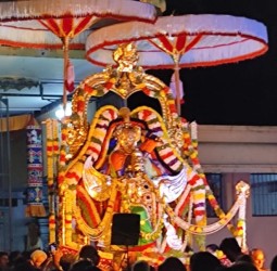 வெள்ளி கருட வாகனத்தில் பெருமாள் சேவை..!