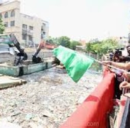 தடுப்புச் சுவரை உயர்த்துதல், சங்கிலி வேலி அமைத்தல் உள்பட  ரூ.30 கோடியில் விருகம்பாக்கம் கால்வாயில்  தூர்வாரும் பணி : உதயநிதி துவக்கி வைத்தார்