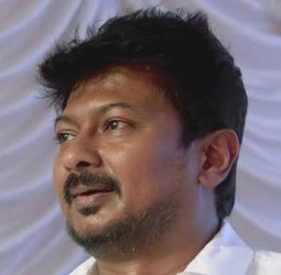 விளையாட்டு வீரர்கள் உபகரணங்கள் வாங்க ரூ. 23.21 லட்சம் நிதி உதவி: உதயநிதி வழங்கினார்