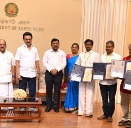 10 கைவினைக் கலைஞர்களுக்கு பூம்புகார் மாநில விருதுகள்