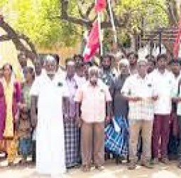 பட்டா கோரி காத்திருப்பு போராட்டம்