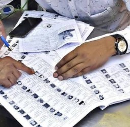 மேற்கு வங்கத்தில் வாக்காளர் பட்டியல் சிறப்பு திருத்தப் பணி அக்.6-ல் தொடக்கம்