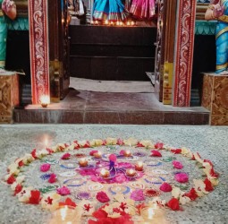 ஸ்ரீ வாசவி கன்யகா பரமேஸ்வரி அம்மன் ஆலயத்தில் ஆவணி மாதம் வெள்ளிக்கிழமையை முன்னிட்டு சிறப்பு அபிஷேகங்கள்
