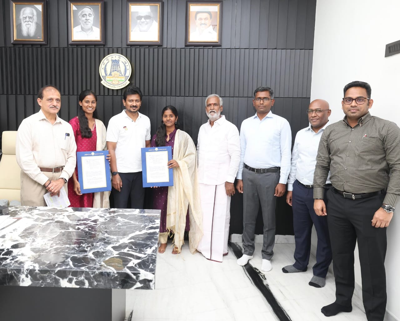 8 விளையாட்டு வீராங்கனைகளுக்கு அரசு மற்றும் பொதுத்துறை நிறுவனங்களில் பணியாற்றுவதற்கான பணி நியமன ஆணை