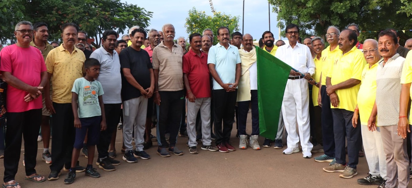 ஆரோக்கிய நடைபயிற்சியை முன்னாள் மத்திய இணையமைச்சர் பழனி மாணிக்கம் துவக்கி வைத்தார்