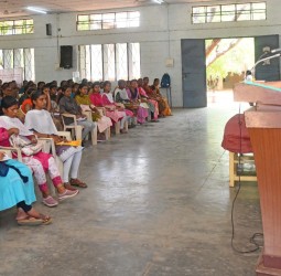 கோவில்பட்டியில் நடந்த உயர்வுக்குபடி வழிகாட்டுதல் முகாம்