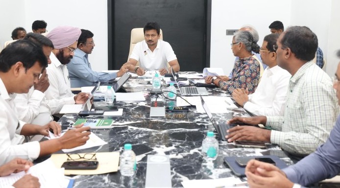 உங்களுடன் ஸ்டாலின் திட்டம் தொடர்பாக அதிகாரிகளுடன் துணை முதல்வர் உதயநிதி நேற்று ஆலோசனை
