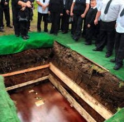 ஆறடி *நிலமே* சொந்தமடா.!