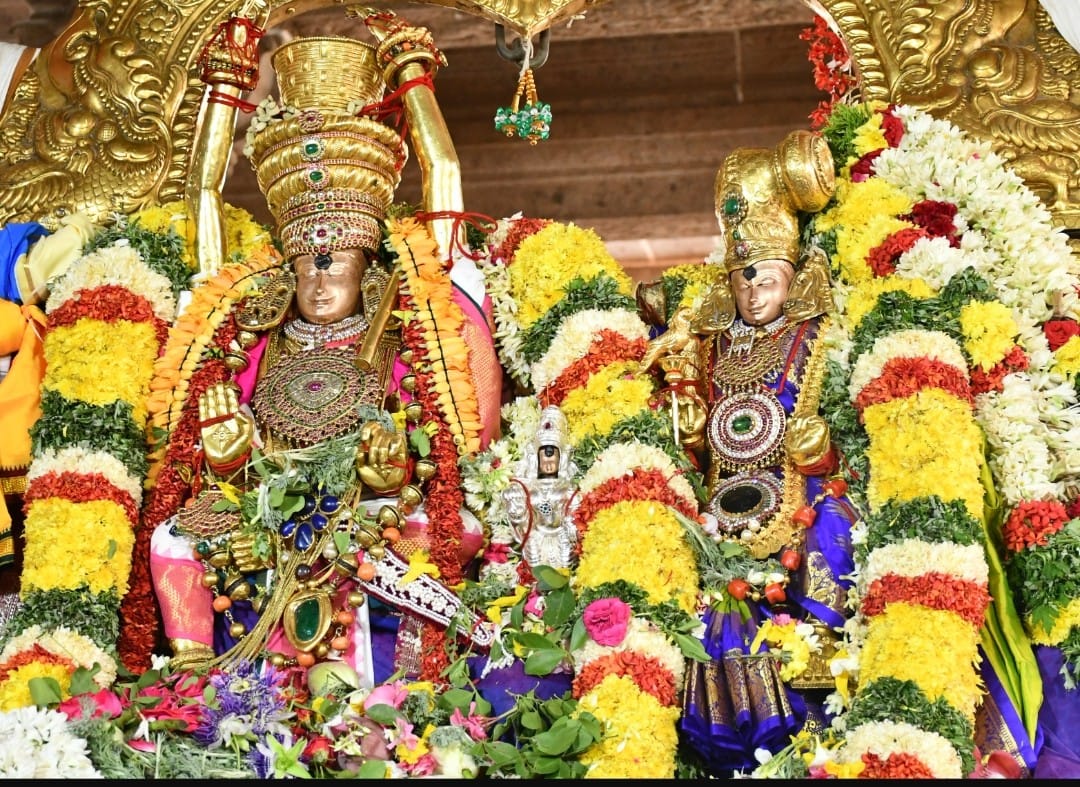மீனாட்சி அம்மன் கோவிலில் நேற்று ஆவணி மூலத் திருவிழாவின் ஒன்பதாம் நாள்