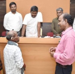 திருப்பத்தூர் மக்கள் குறைதீர்வு கூட்டத்தில் நலத்திட்ட உதவி: கலெக்டர் சிவசெளந்திரவல்லி வழங்கினார்