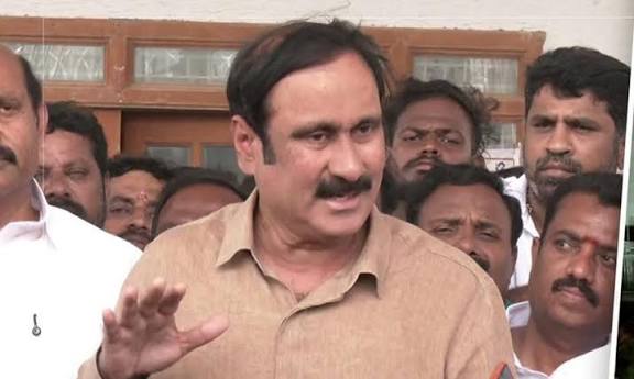 விஜய் 7 மணி நேரம் தாமதமாக வந்ததே காரணம் என்கின்றனர்” - கரூரில் அன்புமணி கருத்து