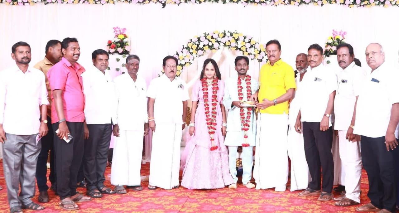 வந்தவாசி: காங்கிரஸ் பிரமுகர் திருமண நிகழ்வில் பங்கேற்ற எம்பிக்கள்