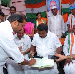 தேர்தல் ஆணையத்தைகண்டித்து நடக்கும் கையெழுத்து இயக்க பிரசாரத்தை தமிழ்நாடு காங்கிரஸ் தலைவர் செல்வப்பெருந்தகை துவக்கி வைத்தார்