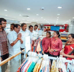 ஜிஎஸ்டி வரி குறைக்கப்பட்ட பிறகான வர்த்தகம் குறித்து பாஜக தலைவர் நயினார் நாகேந்திரன் நேற்று ஆய்வு