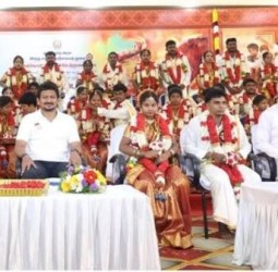 இந்து சமய அறநிலையத்துறை சார்பில் 32 இணைகளுக்கு திருமணம் - உதயநிதி நேரில் வாழ்த்து