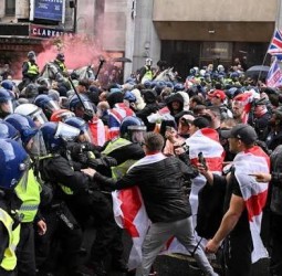 குடியேறிகளே வெளியேறுங்கள்' - லண்டனில் 1.10 லட்சம் பேர் பங்கேற்ற பேரணி: பின்னணி என்ன?