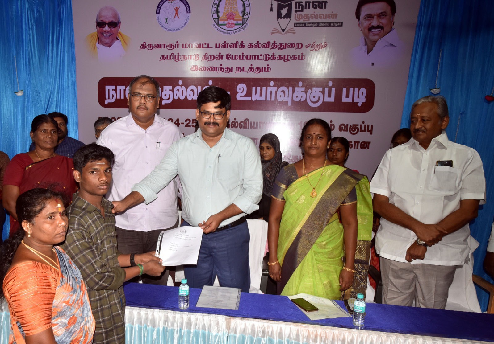 வேலுடையார் அரசு உதவி பெறும் மேல்நிலைப்பள்ளியில் நடந்த, உயர்வுக்குப்படி நிகழ்ச்சி