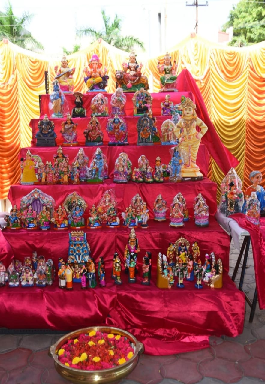திருச்சி பூம்புகாரில் கொலு பொம்மை விற்பனை மற்றும் கண்காட்சி