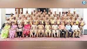 சிறந்த காவல் அதிகாரிகளுக்கு முதல்வர் விருதுகள்