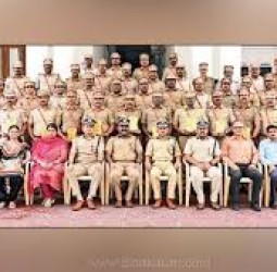 சிறந்த காவல் அதிகாரிகளுக்கு முதல்வர் விருதுகள்