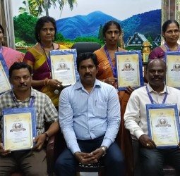 தலைமை ஆசிரியர்கள் மாவட்ட முதன்மை கல்வி அலுவலர் பாலதண்டாயுதபாணியை சந்தித்து வாழ்த்து