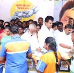 அன்னம் தரும் அமுதக்கரங்கள்" 200வது நாள் : அமைச்சர் ராஜகண்ணப்பன் உணவு வழங்கினார்