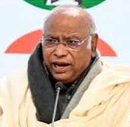 பாஜக பின்னணியில் தேர்தல் ஆணையம்’ - வாக்கு திருட்டு விவகாரத்தில் கார்கே விமர்சனம்