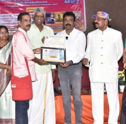 மதுரை இலக்கியப் பேரவை சார்பில் இராமனூத்து அரசுப் பள்ளி தலைமையாசிரியருக்கு அறிவொளிச் சுடர் விருது வழங்கி சிறப்பிப்பு