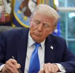 இந்தியர்களுக்கு பேரிடி: எச்1பி விசா கட்டணத்தை 1 லட்சம் டாலராக உயர்த்தி ட்ரம்ப் அதிரடி!