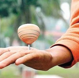 சுற்றுகிற பம்பரமே.!