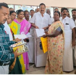 காவேரிப்பாக்கம் ஊராட்சி ஒன்றியம் அவலூர் ஊராட்சி ராகவேந்திரா மகாலில் நடைபெற்ற உங்களுடன் ஸ்டாலின் முகாம்