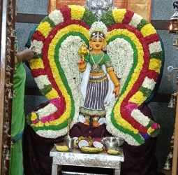 ஸ்ரீ வாசவி கன்யகா பரமேஸ்வரி அம்மன் நவராத்திரி முதல் நாள் நம் வாசவி அம்மன் குழந்தை வடிவில்